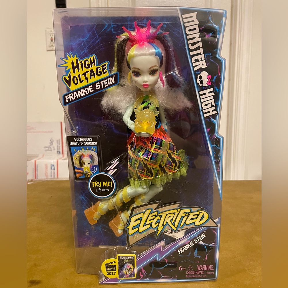 Monster High Frankie Stein Electrified 12” doll. Light up Collectible NWT NRFB